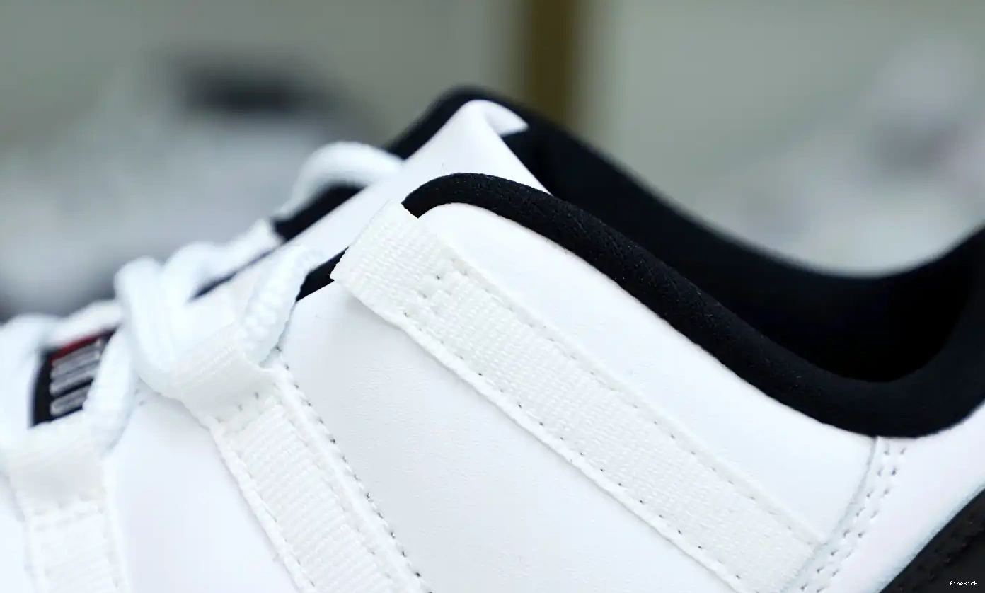 AIR WHITE LOW JORDAN 11 BRED 0602
